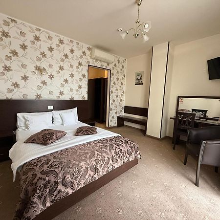 Hotel Miky Arad Exterior photo