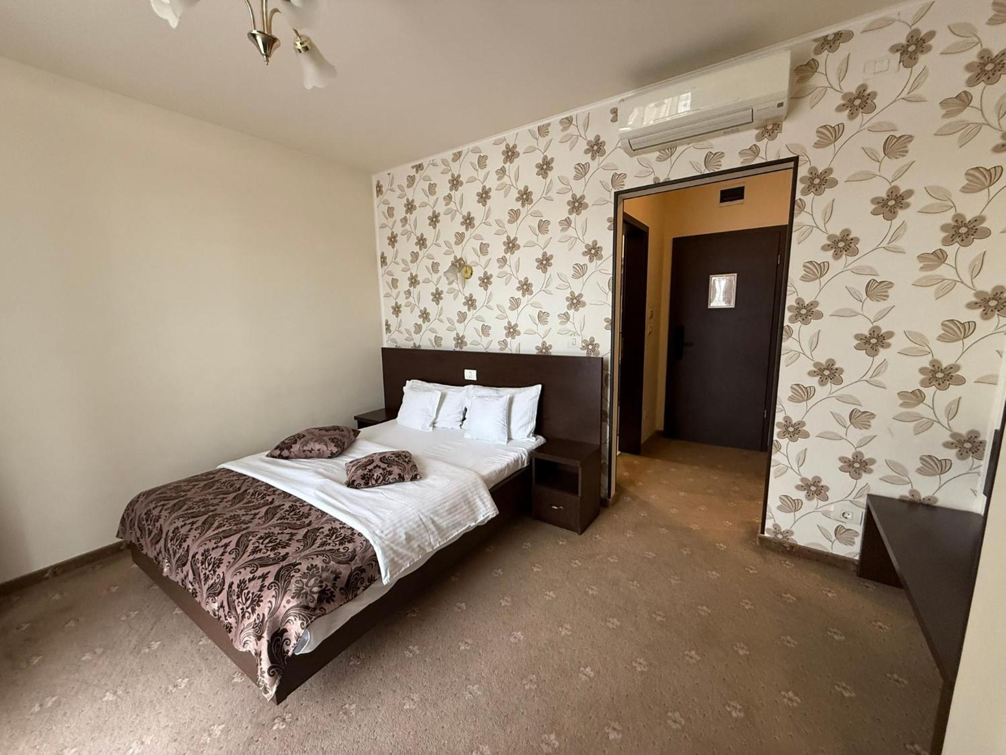 Hotel Miky Arad Exterior photo