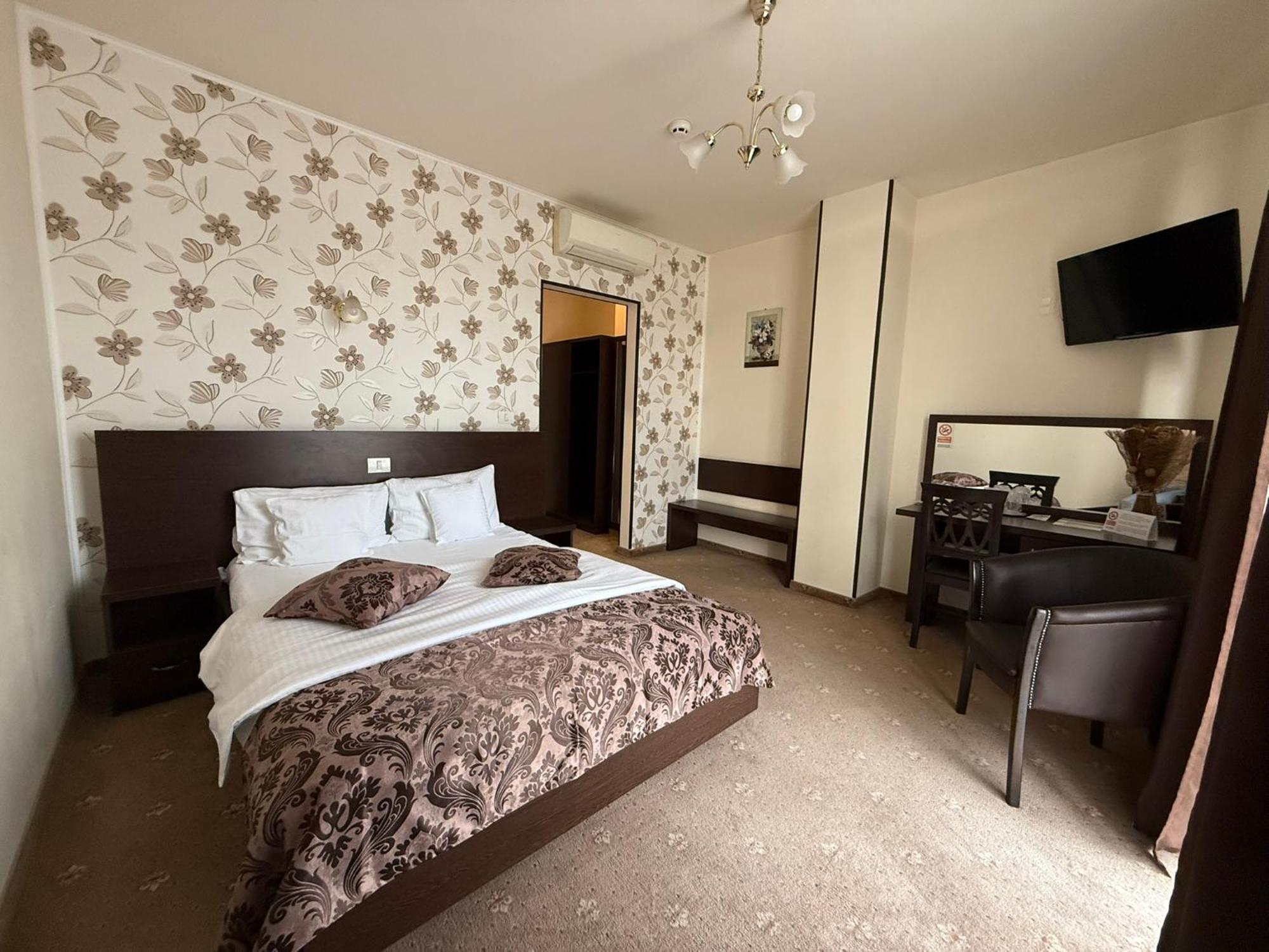 Hotel Miky Arad Exterior photo