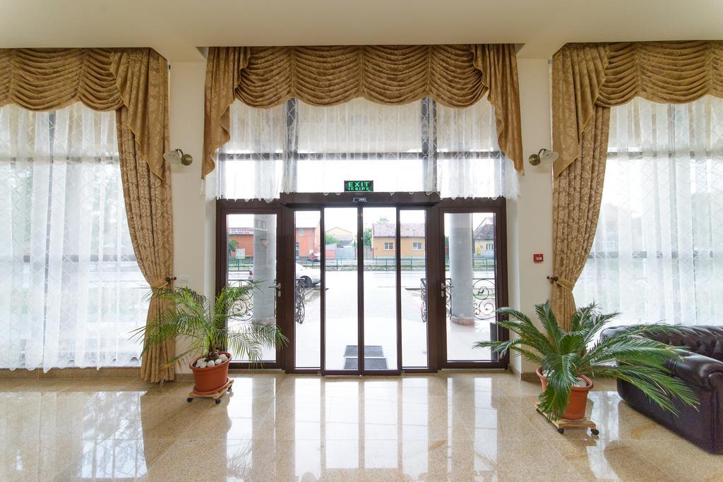 Hotel Miky Arad Exterior photo